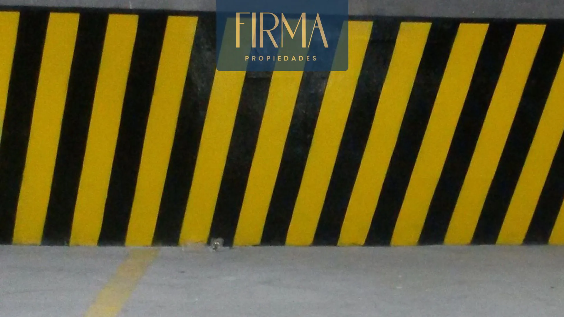 Foto 5 de A La Venta Parqueos y Bauleras Av. 6 de Agosto