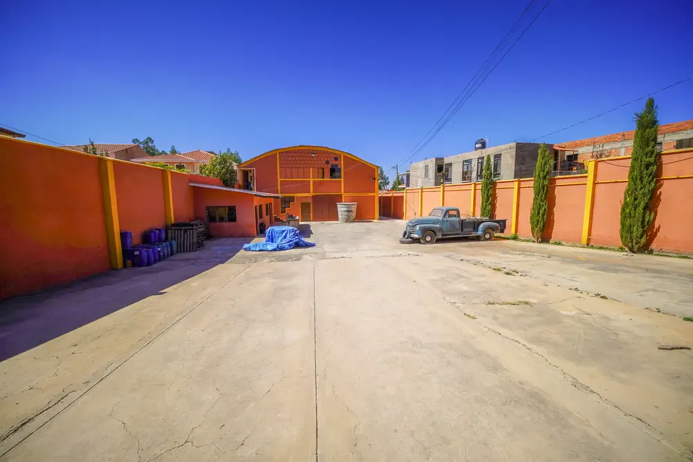 Foto 11 de Galpón Industrial + Viviendas de Lujo en Venta – Tiquipaya🚨🏭