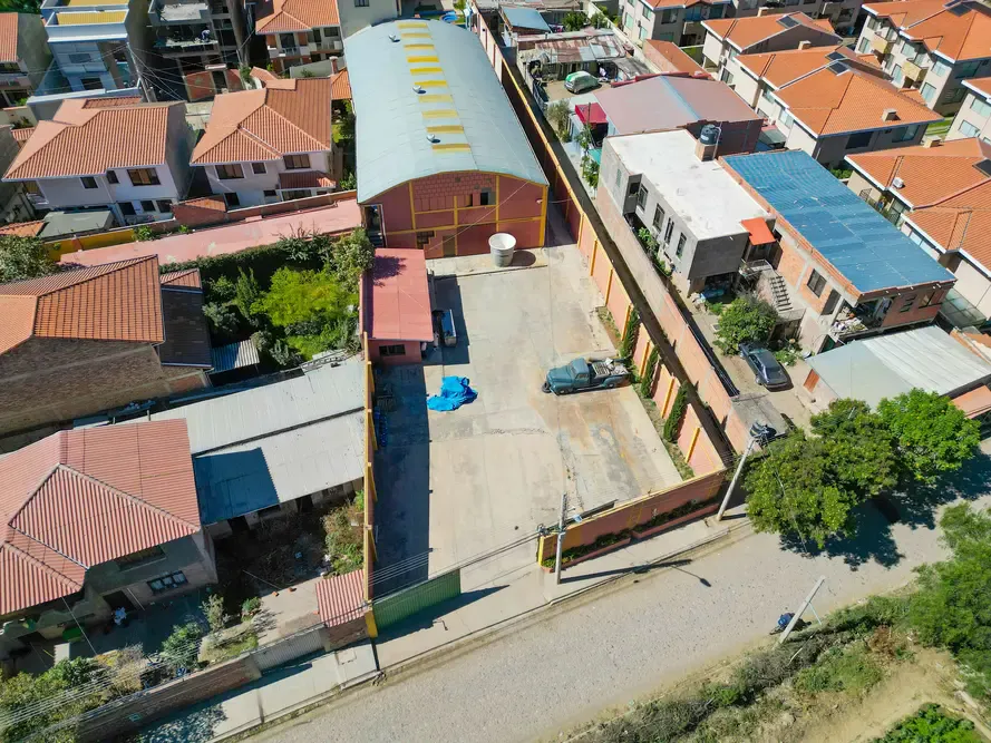 Foto 6 de Galpón Industrial + Viviendas de Lujo en Venta – Tiquipaya🚨🏭