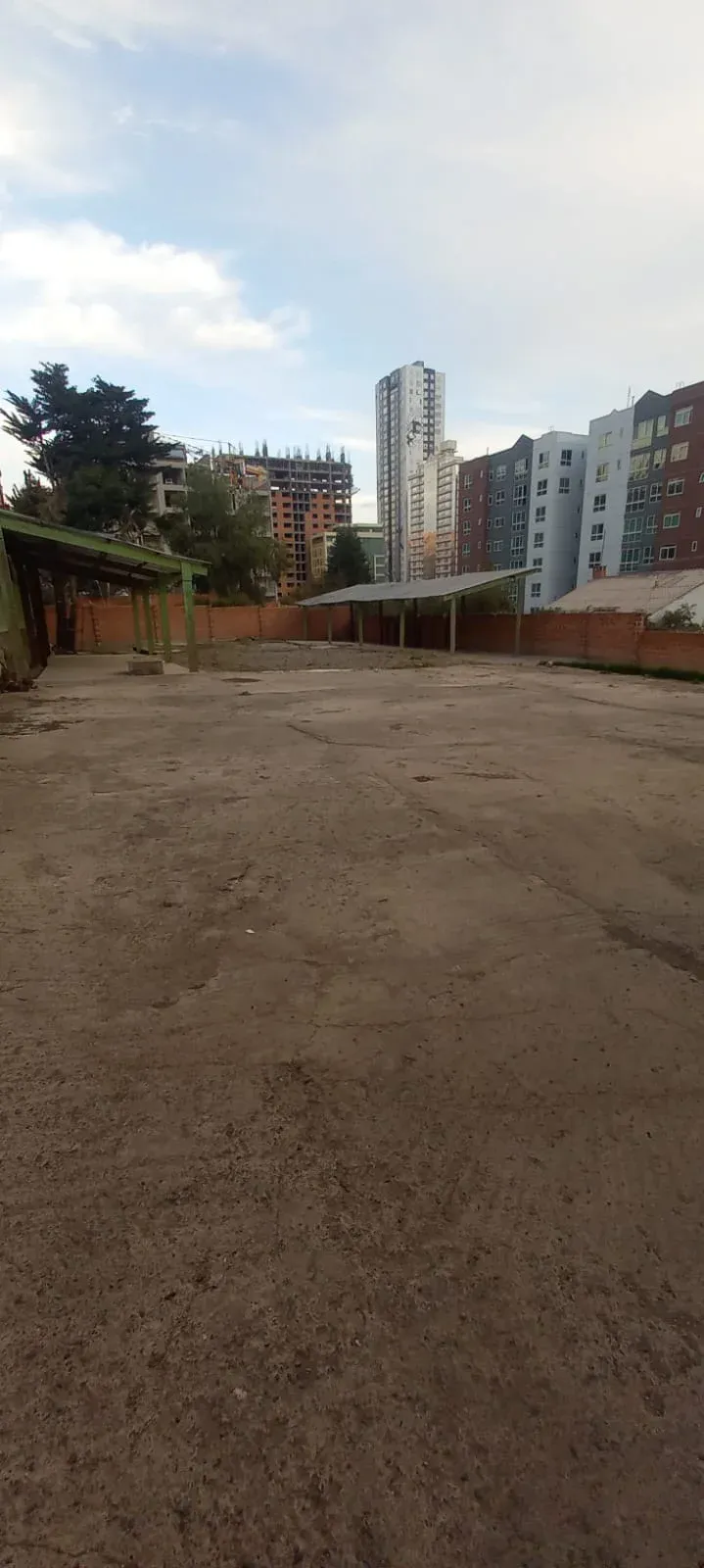 Foto 1 de Predio Empresarial en Obrajes - 900m2