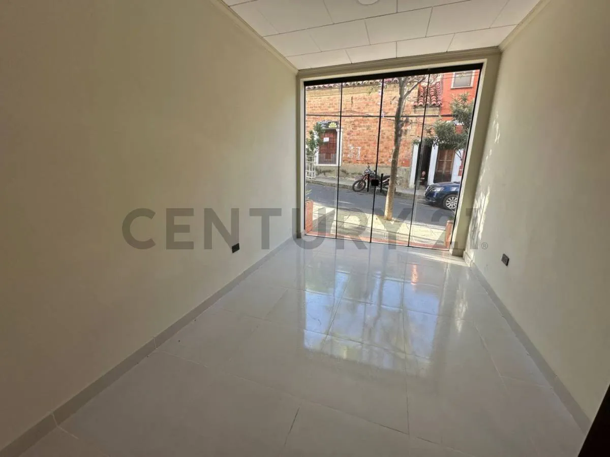 Foto 2 de Oficina en Alquiler – Final Bolívar