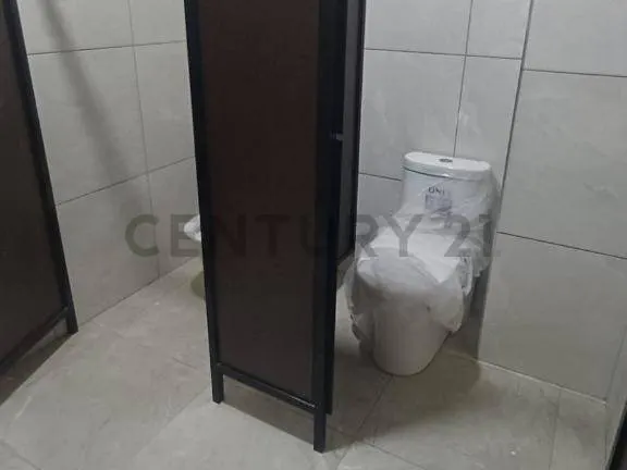 Foto 9 de Local Comercial en Alquiler