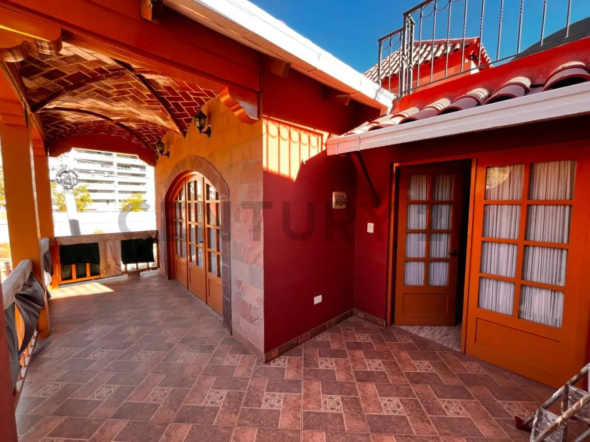 Foto 4 de Casa Imponente en Venta