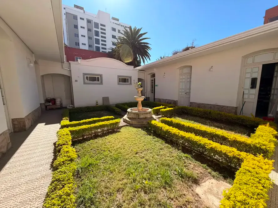 Foto 4 de Casa Comercial en Alquiler – Rotonda de Cala Cala, esquina Av. Atahuallpa