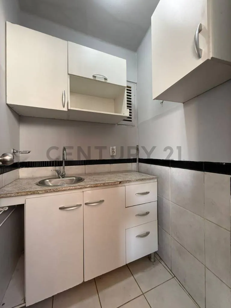 Foto 4 de Oficina Corporativa en Alquiler | Av. Camacho – Centro de La Paz