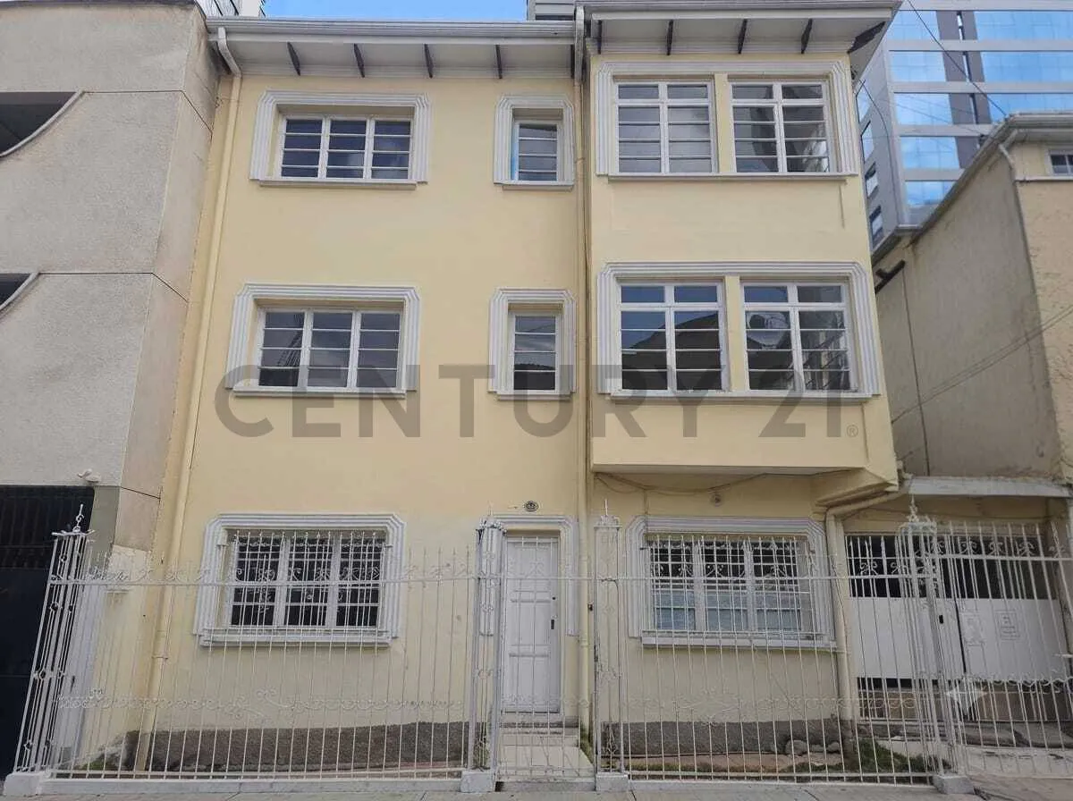 Foto 1 de Casa en Venta de 3 Pisos Inmueble para Inversion