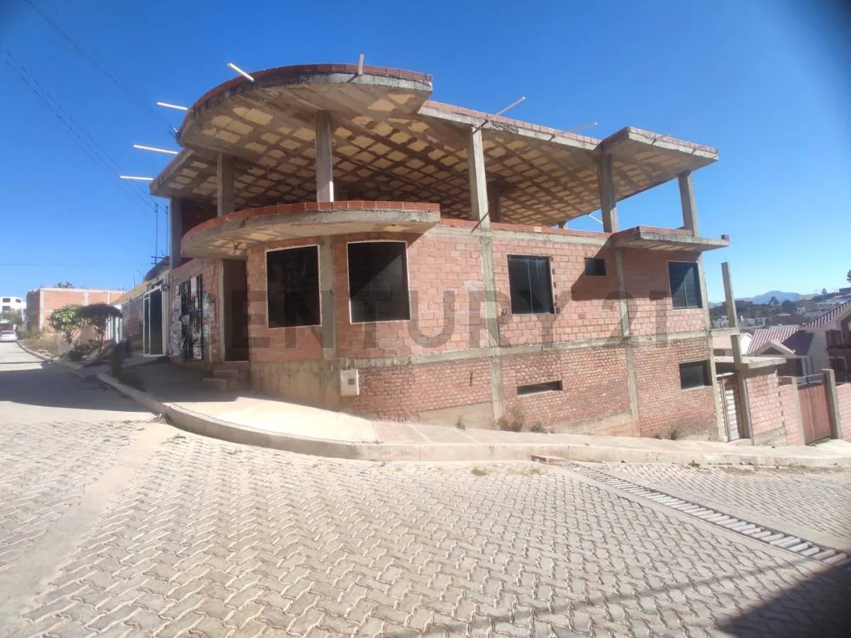 Foto 2 de Casa en Venta con Proyecto de Construcción en Zona - Pajchiri