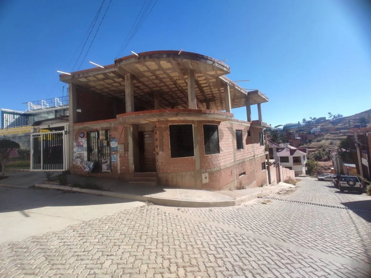Foto 1 de Casa en Venta con Proyecto de Construcción en Zona - Pajchiri
