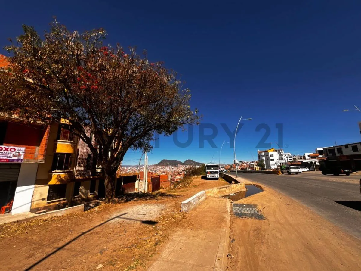 Foto 1 de Terreno Sobre Avenda Juana Azurduy de Padilla en Venta