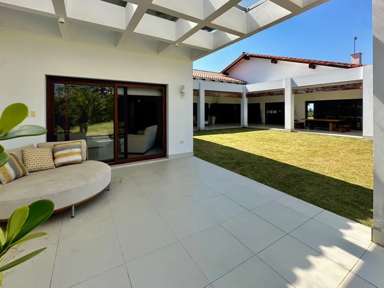 Foto 4 de Casa de Lujo en Alquiler - Urubo