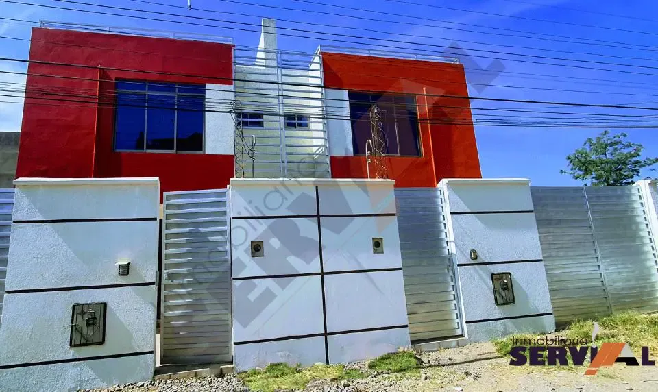 Foto 1 de Hermosa Casa Minimalista, 3 Plantas, Sector Av. Victor Ustariz Km 6