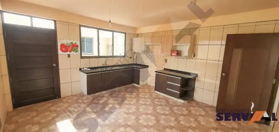 Foto 3 de Hermosa Casa Minimalista, 3 Plantas, Sector Av. Victor Ustariz Km 6