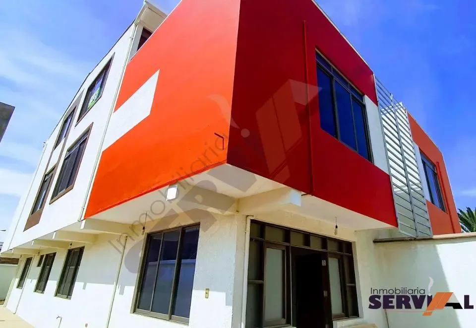 Foto 2 de Hermosa Casa Minimalista, 3 Plantas, Sector Av. Victor Ustariz Km 6