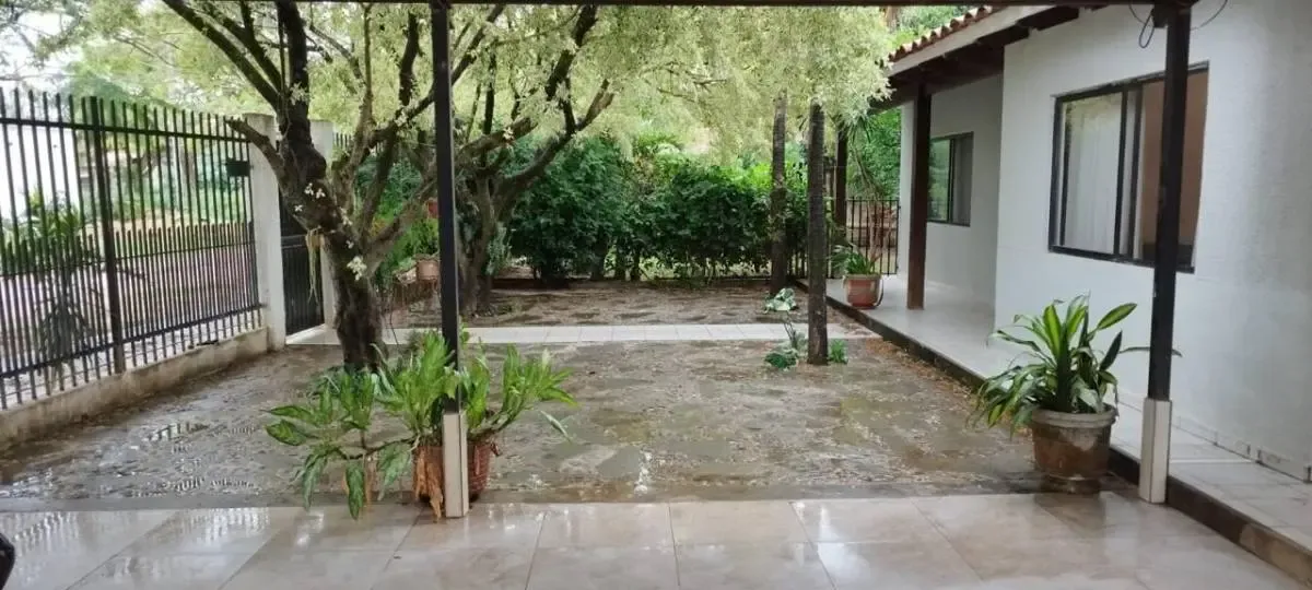 Foto 4 de Casa quinta en alquiler doble via la guardia