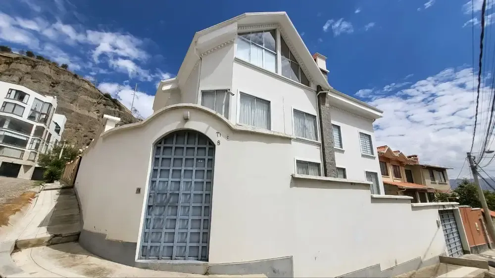 Foto 1 de Casa en Venta Los Olivos Alto Calacoto