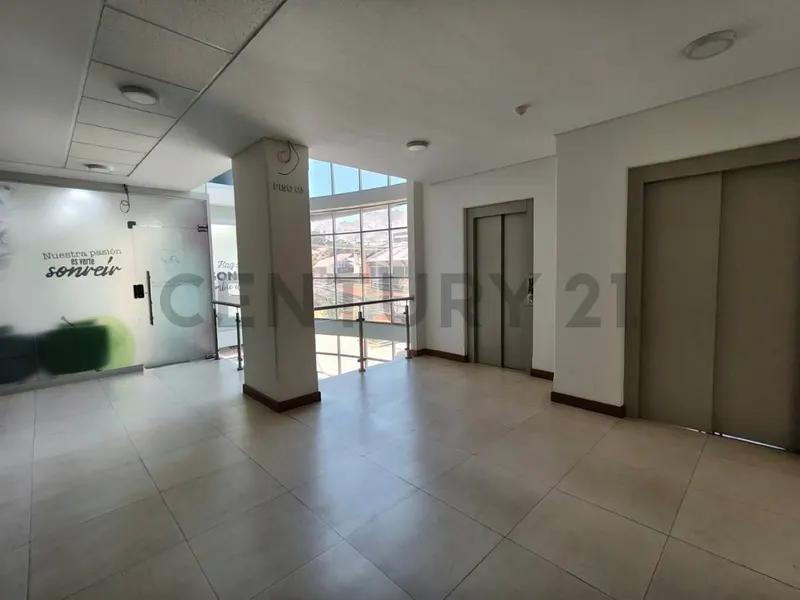Foto 15 de A Buen precio. Oficina en venta en Calacoto, Av. Sanchez Bustamante y calle 10