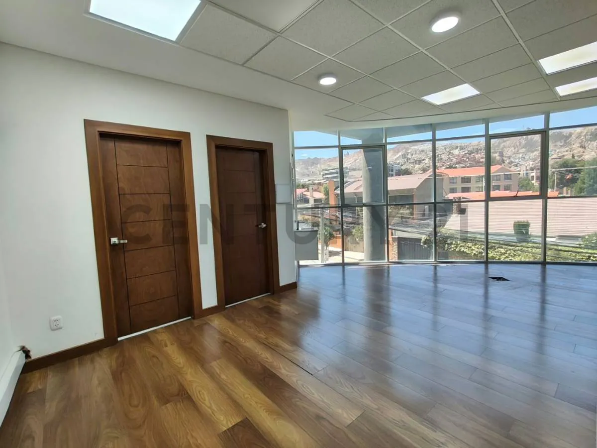 Foto 5 de A Buen precio. Oficina en venta en Calacoto, Av. Sanchez Bustamante y calle 10