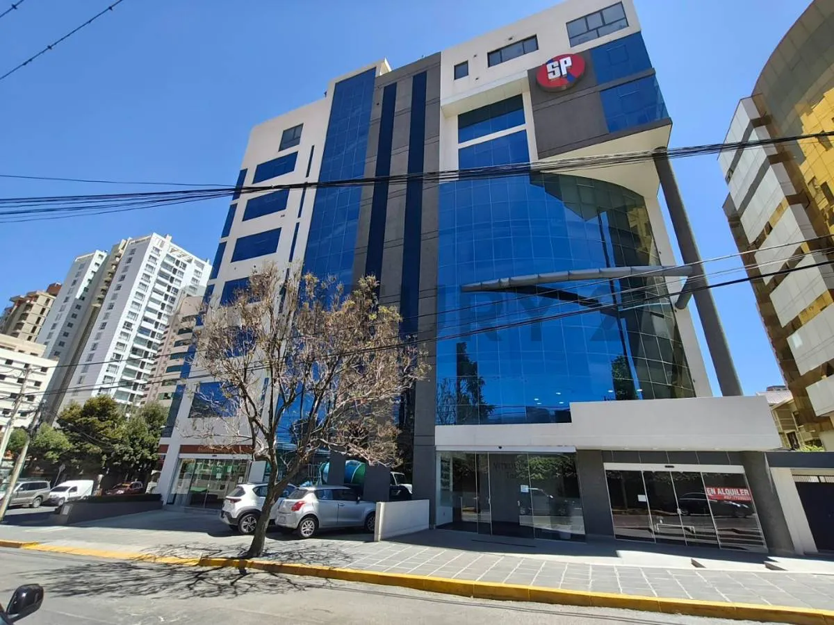 Foto 1 de A Buen precio. Oficina en venta en Calacoto, Av. Sanchez Bustamante y calle 10