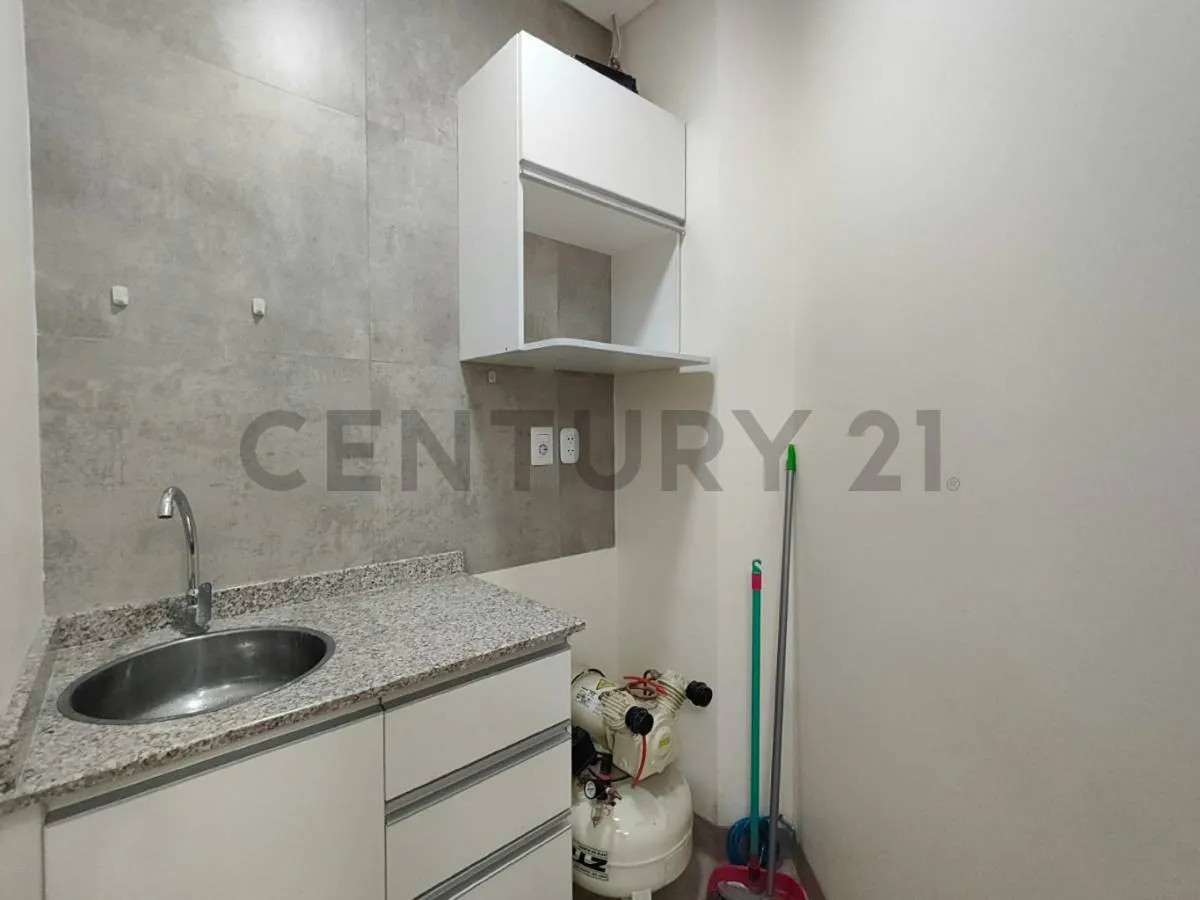 Foto 8 de A Buen precio. Oficina en venta en Calacoto, Av. Sanchez Bustamante y calle 10