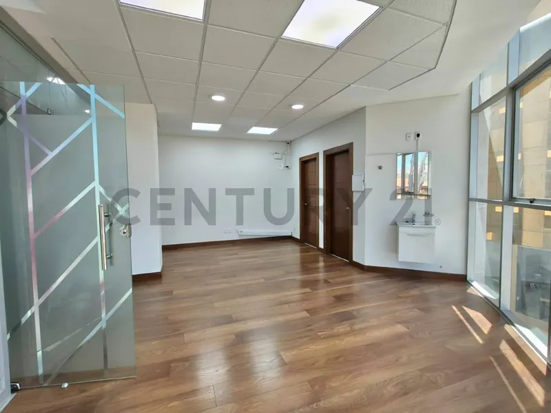 Foto 7 de A Buen precio. Oficina en venta en Calacoto, Av. Sanchez Bustamante y calle 10