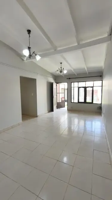 Foto 4 de ¡En Venta Hermosa Propiedad en Huayllani – Urb. Lab!