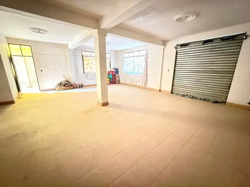 Foto 6 de Casa en Obra Gruesa con Espacio Comercial en Venta