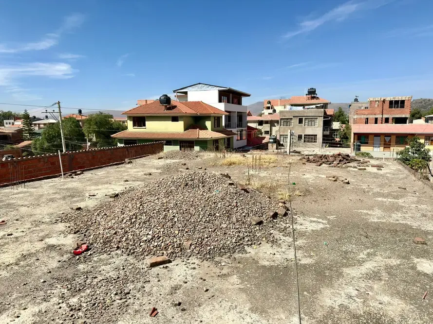 Foto 20 de Casa en Obra Gruesa con Espacio Comercial en Venta