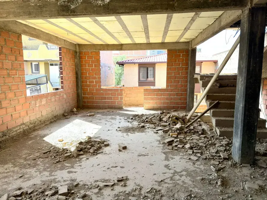 Foto 15 de Casa en Obra Gruesa con Espacio Comercial en Venta