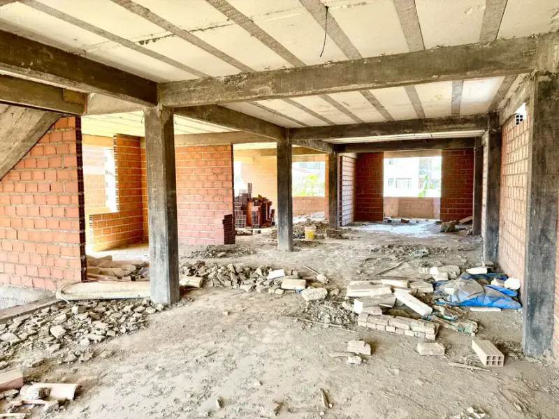 Foto 14 de Casa en Obra Gruesa con Espacio Comercial en Venta