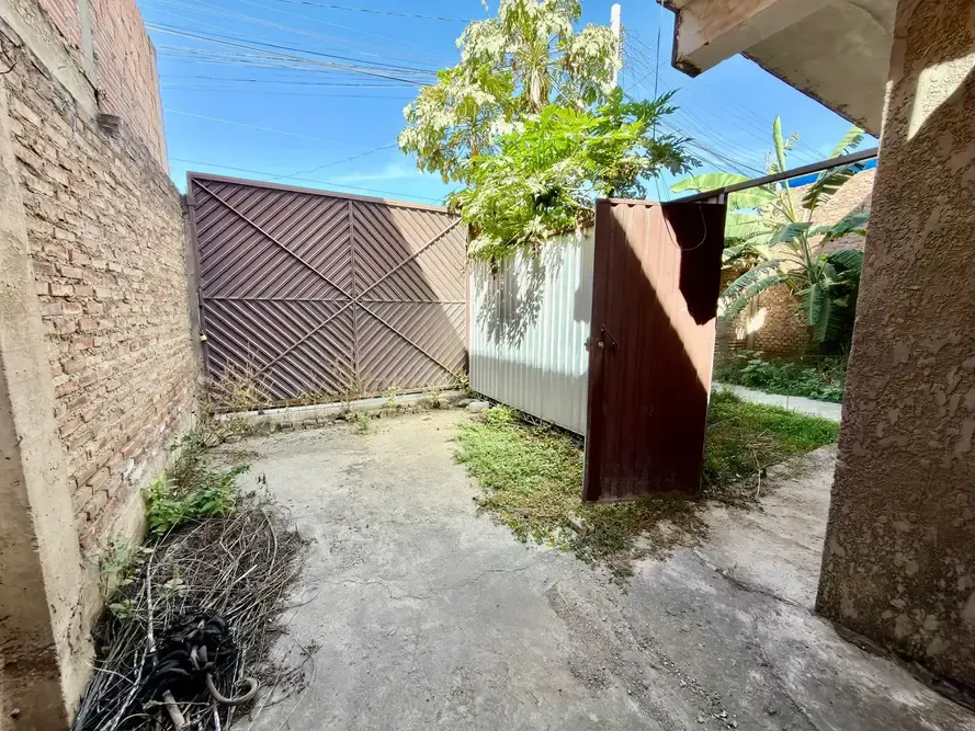 Foto 3 de Casa en Obra Gruesa con Espacio Comercial en Venta