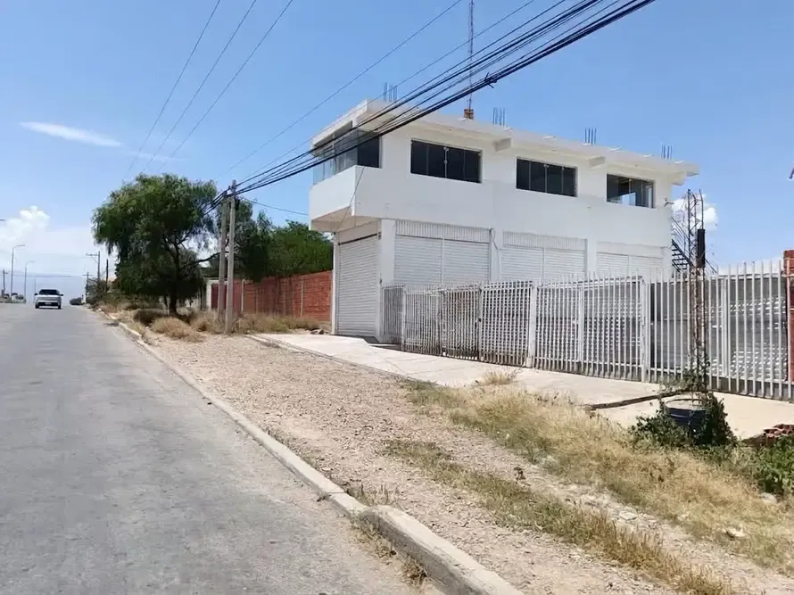 Foto 1 de Alquiler lote con local comercial