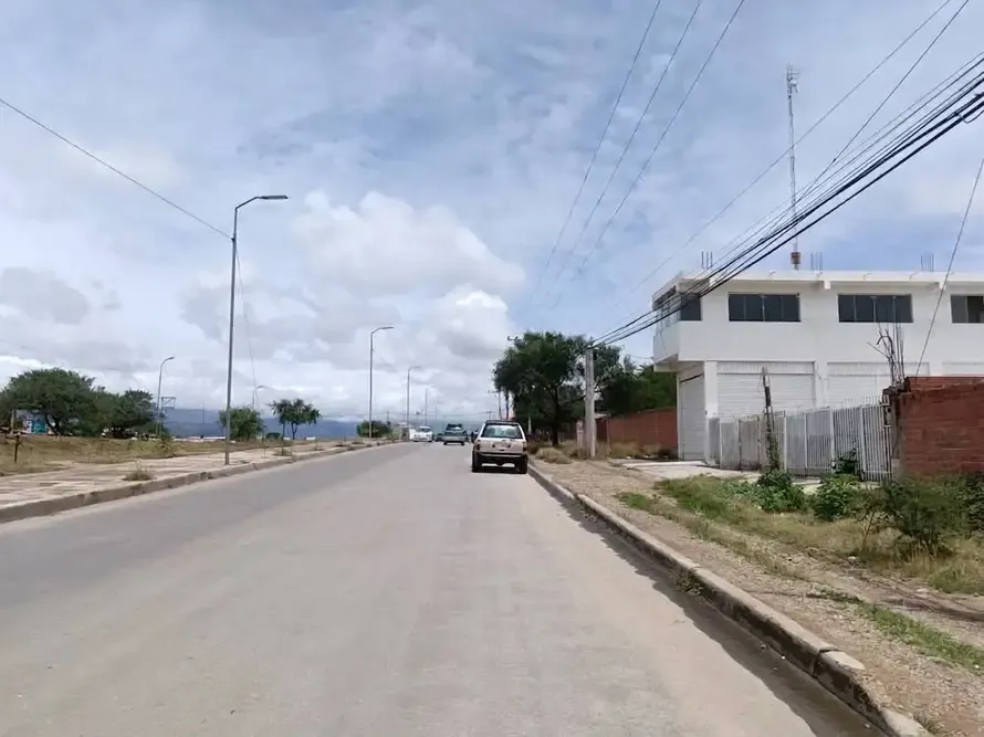 Foto 4 de Alquiler lote con local comercial