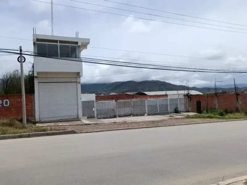 Foto 11 de Alquiler lote con local comercial