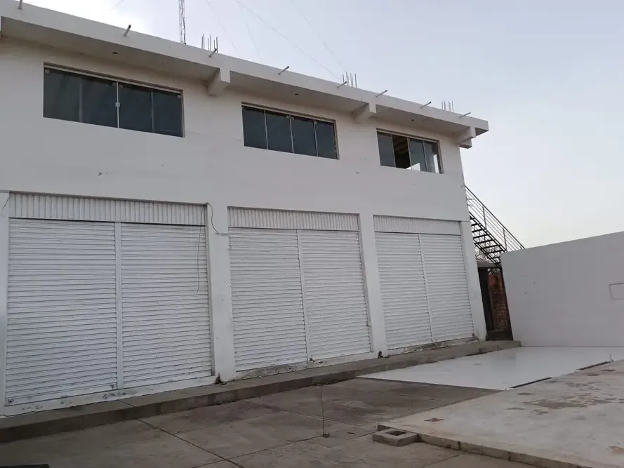 Foto 5 de Alquiler lote con local comercial