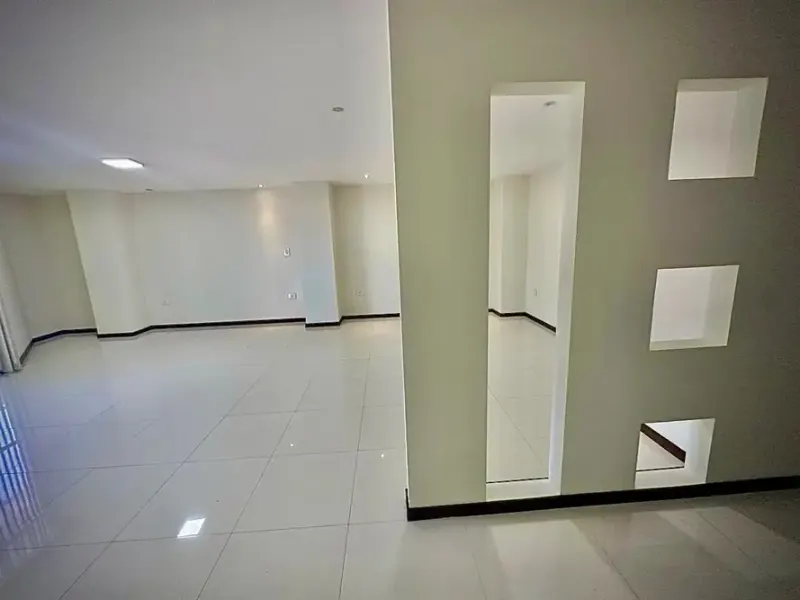 Foto 6 de 🏡 Departamento en Venta – Edificio Montecarlo I | Sucre