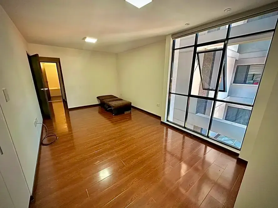 Foto 10 de 🏡 Departamento en Venta – Edificio Montecarlo I | Sucre