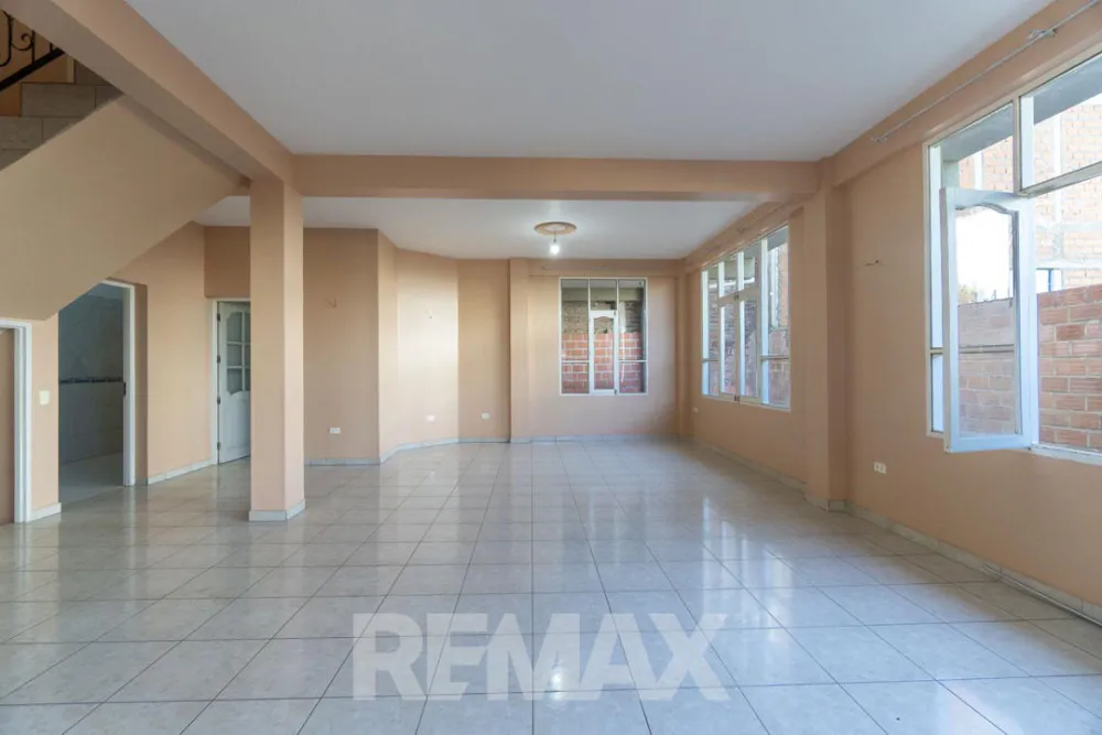 Foto 2 de Hermosa Casa en Venta – Colcapirhua a Una Cuadra de La Av. Blanco Galindo