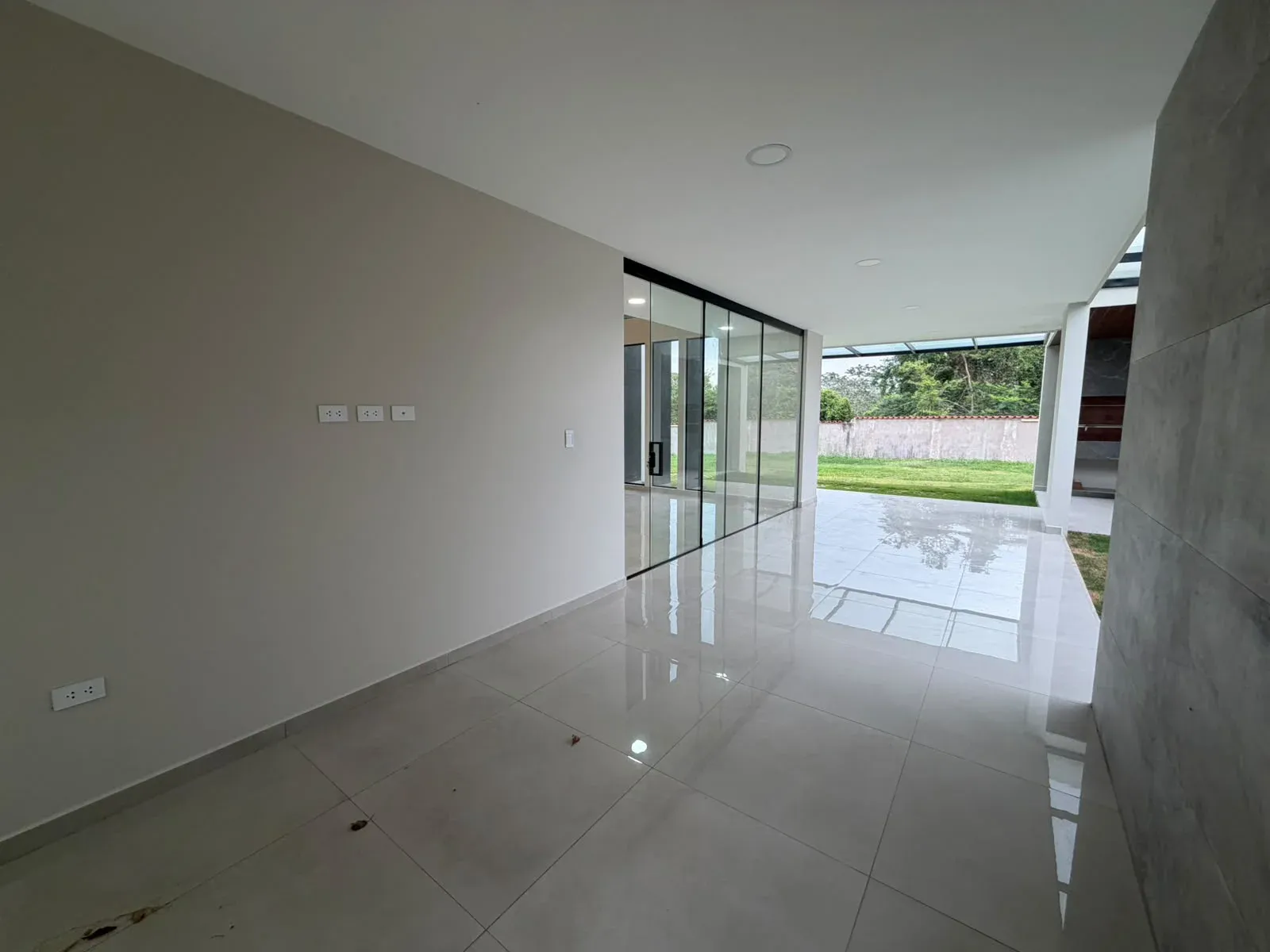Foto 4 de Lujosa Casa con 4 Suites a Estrenar