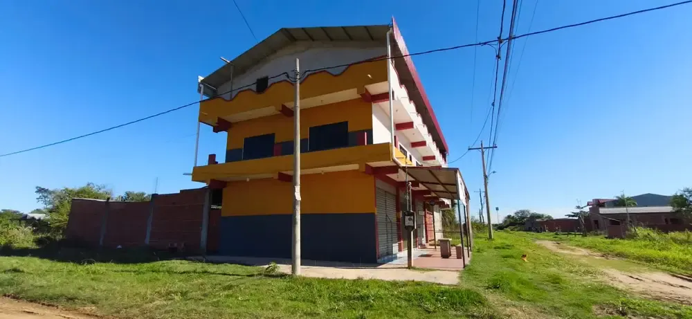 Foto 2 de Casa con Espacio Comercial