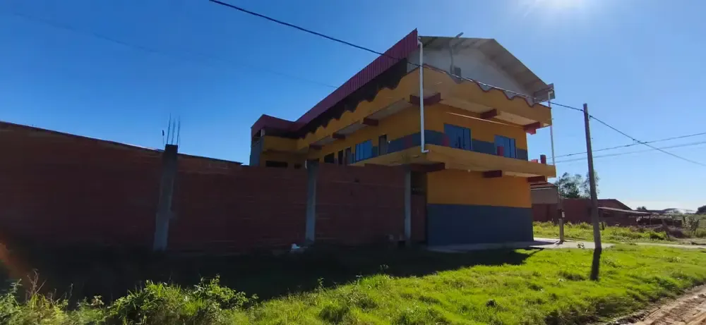 Foto 3 de Casa con Espacio Comercial