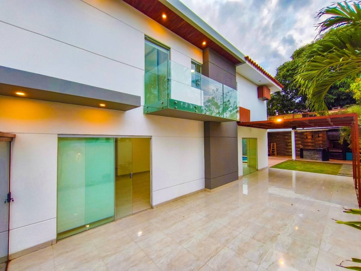 Foto 3 de Elegante casa en alquiler, urb, bosques de la colina