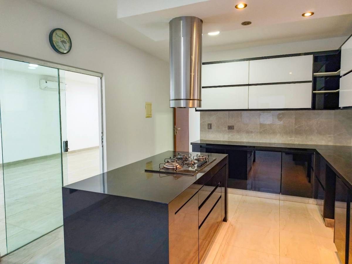 Foto 2 de Elegante casa en alquiler, urb, bosques de la colina