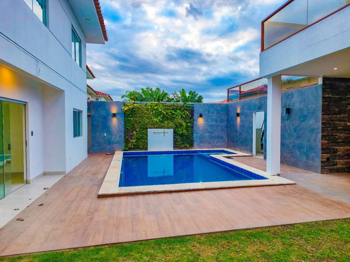Foto 4 de Elegante casa en alquiler, urb, bosques de la colina