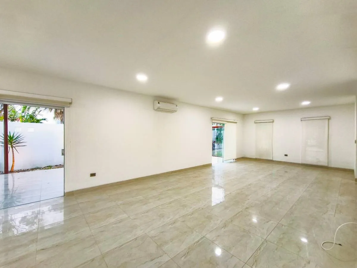 Foto 6 de Elegante casa en alquiler, urb, bosques de la colina