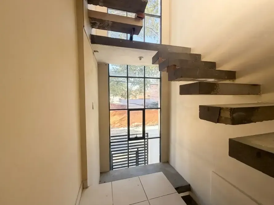 Foto 4 de Casa de 3 plantas con 6 dormitorios en venta en el Noroeste de Tarija