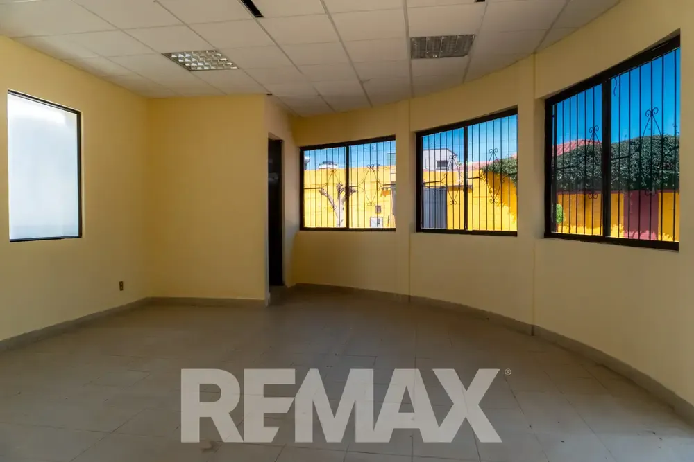 Foto 2 de Propiedad Comercial Independiente en Alquiler